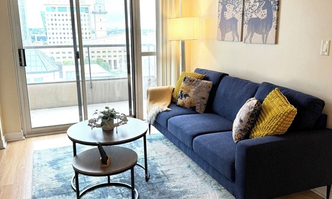 Fairview Condo | Inviting 3 Bedroom Condo with Pool in Mississauga