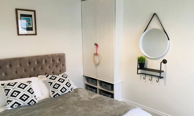 Lowestoft House | Cozy 3-Bedroom House Steps from the Beach, Pet Friendly