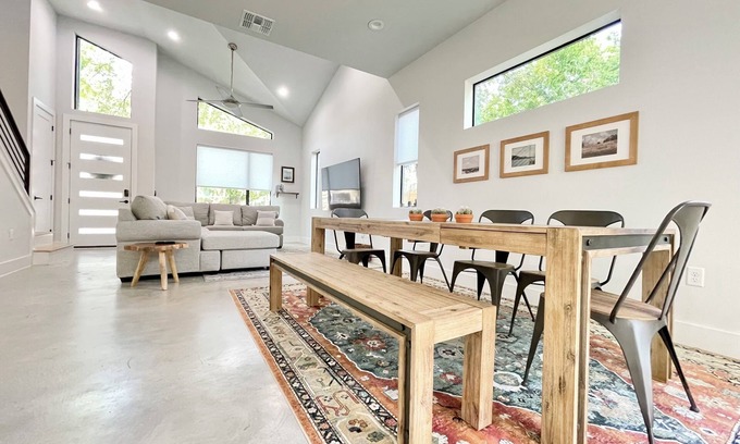 Holly House | Spacious 3-Bedroom Home in Trendy Downtown Neighborhood