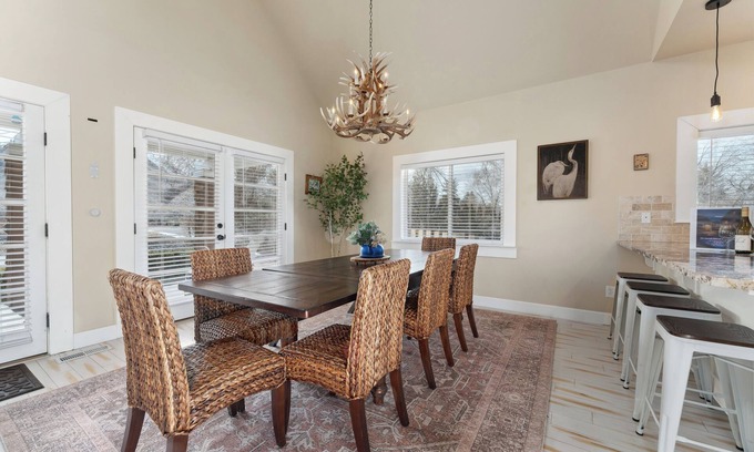Chelan House | Spacious 3-bedroom house with fitness room, Theatre, WiFi in brilliant Chelan