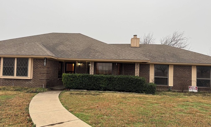 Joshua House | Spacious 3-bedroom house located on quiet 10-acres in north Cleburne near Joshua