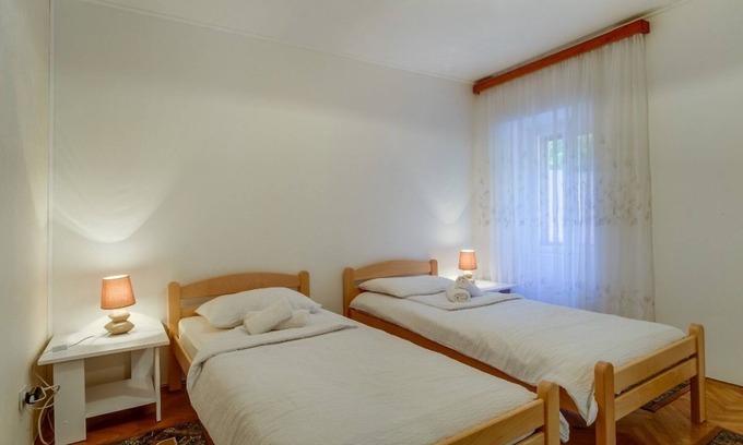 Veli Losinj Apartment | Comfort Awaiting at Antonella - Apartment with Kitchen