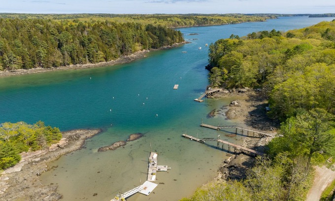 Boothbay House | Relaxing 3 Bedroom Retreat with River View & Dock Access