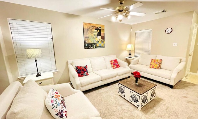 Rosenberg House | Family-Friendly 3 Bedroom Retreat - Rosenberg