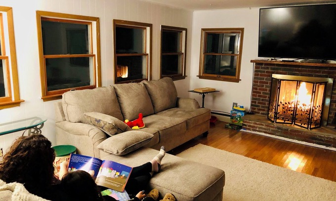Phillipsport House | Spacious 3-bedroom tranquil Country House on a Hill in Wurtsboro