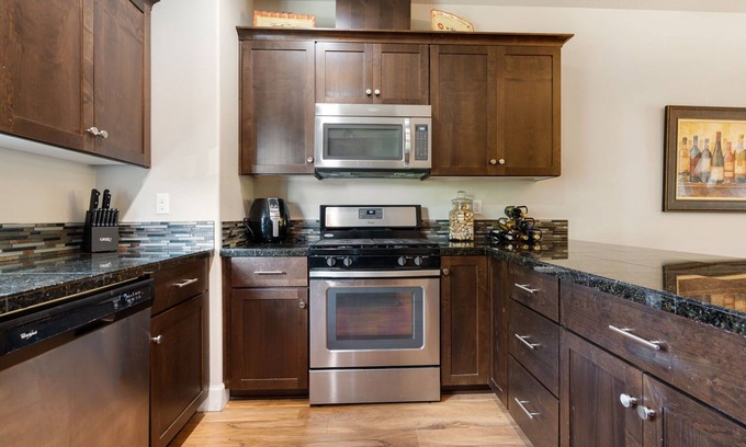 Happy Valley House | Family-Friendly 3-Bedroom Townhouse in Happy Valley