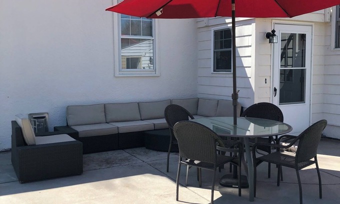St. Anthony House | Spacious 3-bedroom house in peaceful Mpls neighborhood - WiFi, AC, full kitchen