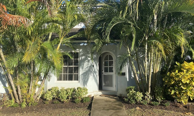 Merlin Bay House | Inviting 3 Bedroom Townhouse with Oceanfront Views