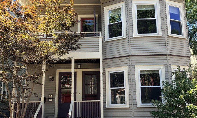 Spring Hill Apartment | Spacious 3+ bedroom with parking, patio & balcony near Harvard Law and Lesley U.