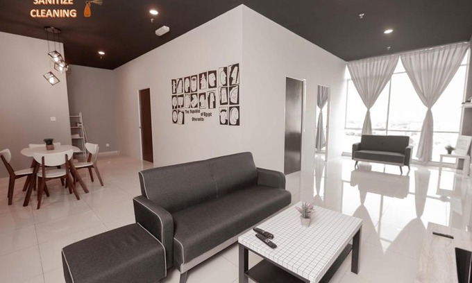 Bayan Lepas Apartment | Cozy Home: Family-Friendly 3 Bedrooms with Dining Options