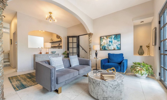 Miramar Hotel | Spacious 3 BR APT in Miramar with Balcony - Casa Ciana