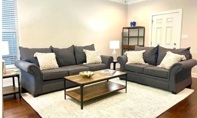 Lake Charles House | Ideal 3 BR Downtown Townhouse with Ocean View & Spa