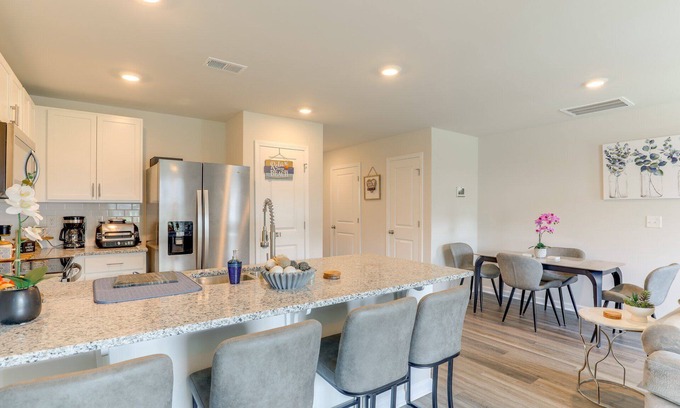 Garden City House | Spacious 3-br townhome near Surfside Beach Pier in Golf card friendly community
