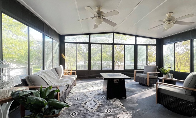 Del Valle Other | Spacious 3 full baths 10 beds 3-story house with private backyard in Del Valle