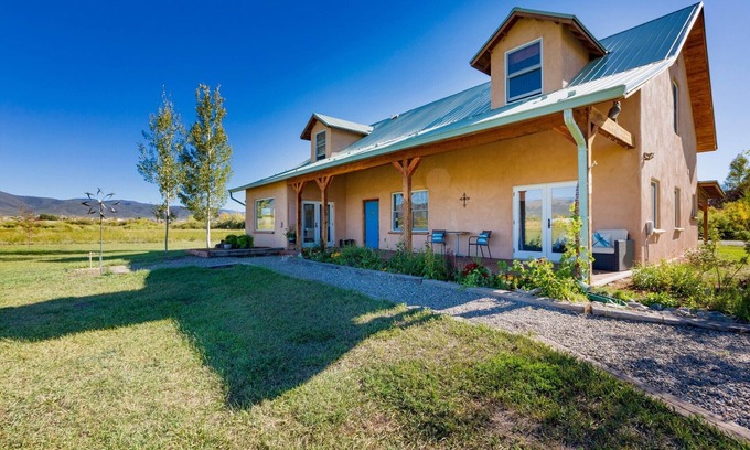 Taos House | Stunning 3 Master Bedrooms with Hot Tub & Breathtaking Views