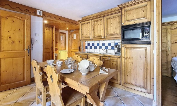 Reberty Apartment | Spacious 3-room apartment, east balcony, covered parking, 6 people