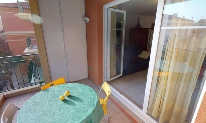 Old Town Apartment | Ideal Apartment Menton: Oceanfront with Spa & Kitchen