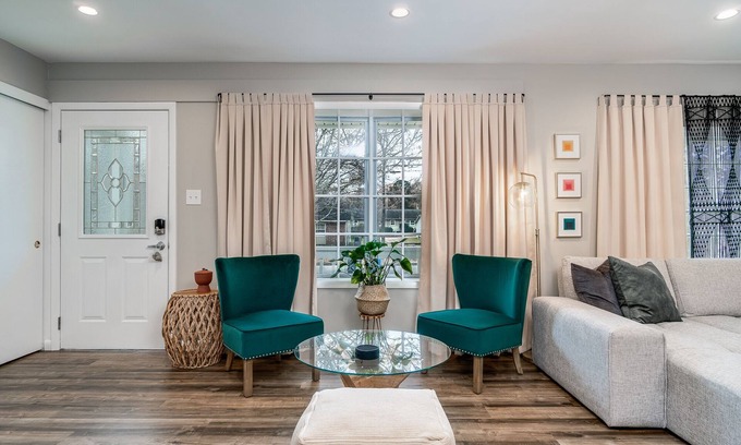 Westgate House | Family-Friendly 3Bd Home with Kitchen Near Base, Rated 10/10
