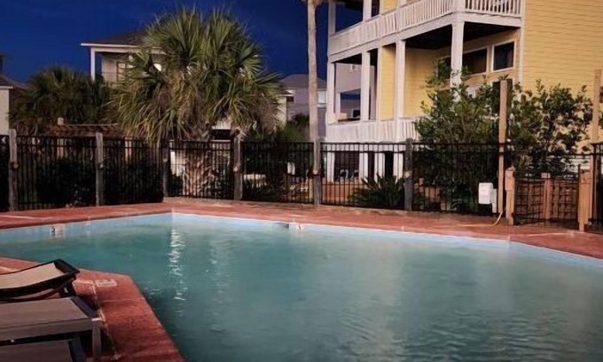 Gulf Shores House | Spacious 3bd/3ba w/sunsets over Little Lagoon w/pool. Sleeps 10. Pet-friendly!