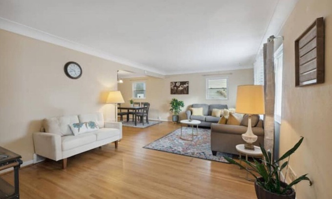 Ottawa House | Inviting 3Bd Home with Pool Table, Deck & Office Near Toledo