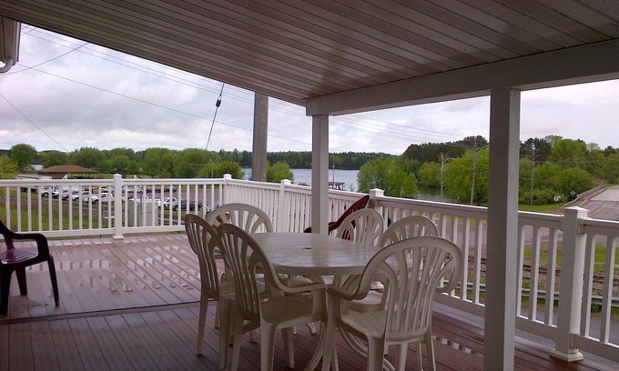 Phillips Condo | Beautiful 3-Bedroom Condo with Lake View and Scenic Deck