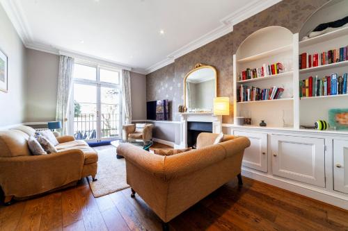 Thamesfield Apartment | Family-Friendly 3BR Garden Apartment in West Putney