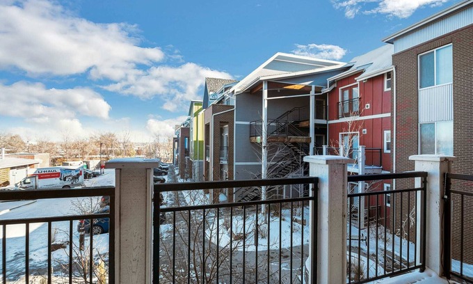 Greeley Apartment | Central 3BR Apartment with Pool and Breakfast Included