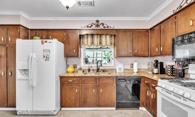 Columbus House | Spacious 3BR | Azalea Retreat | Columbus Comfort