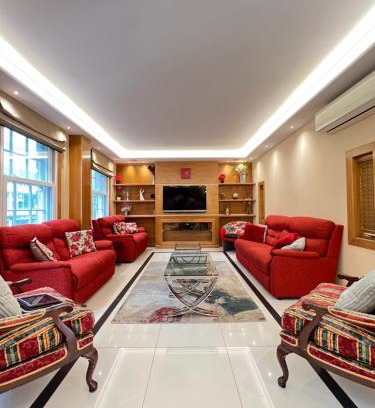 City of Westminster Apartment | Stylish 4-Star Grande A/C near Hyde Park with Pet-Friendly Options