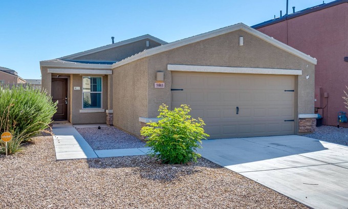 Tucson House | Family-Friendly 3BR Home with Breakfast, Rated 9.4/10