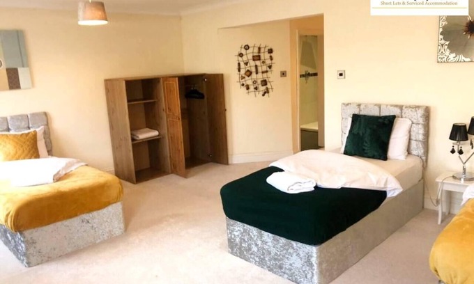 Bedford House | Ideal 3BR Family Retreat in Bedford with Pool & Breakfast