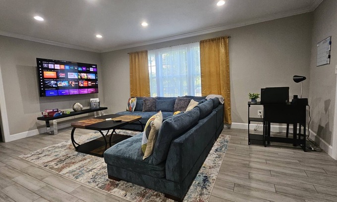 Jacksonville House | Spacious 3BR Home with AC, Backyard & Quiet Neighborhood in Jacksonville