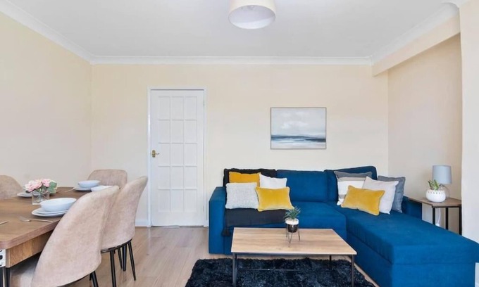 Turkey Street House | Family-Friendly 3BR House with Garden in Enfield, N.London