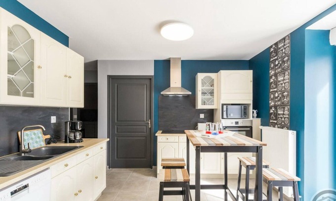 Beslon Cottage | Gite Beslon: Cozy 3-Bedroom Retreat for Families