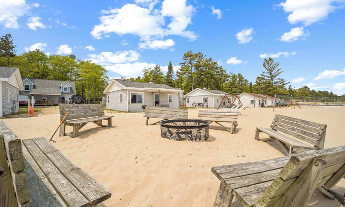 Greenbush Apartment | Spacious 3BR Lakefront Cottage w/Beach Access