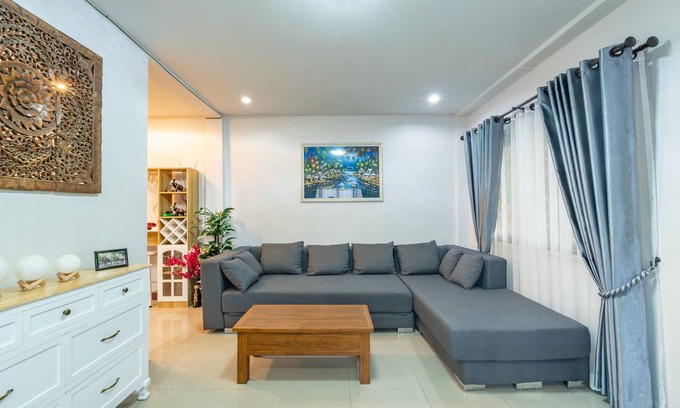 Wua Lai House | Private 3BR House Near Old City & Night Bazaar, Rated 10/10