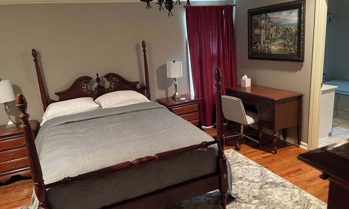 Athens House | Exceptional 3BR Retreat for Work and Family Getaways