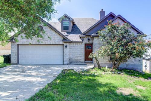 San Marcos House | Family-Friendly 3BR Retreat Near Downtown & Outlets
