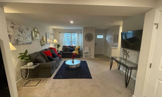 Parker House | Family-Friendly 3 Bedroom Retreat with Pet Welcome & WiFi