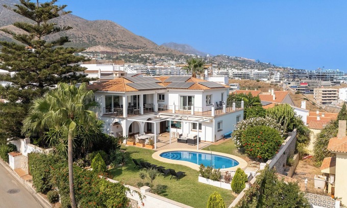Torreblanca Villa | Spacious 3BR Villa with pool and views