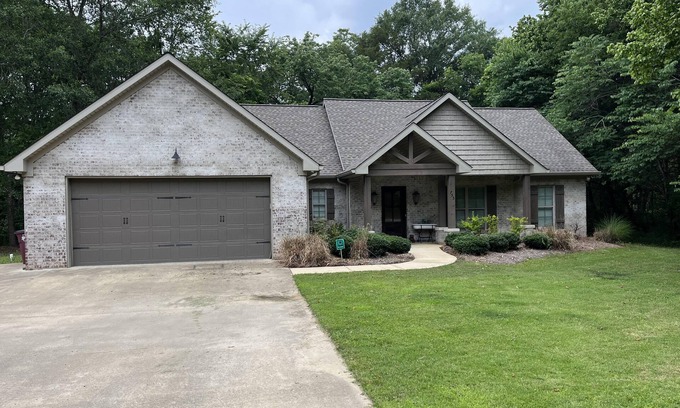 Starkville House | Inviting 3BR Retreat with Breakfast, Minutes from Davis Wade
