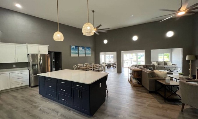 Crystal River House | Family-Friendly 4/2 Retreat with Pool & Boat Dock Access