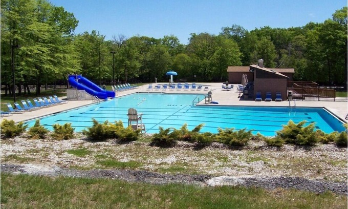 Dingmans Ferry House | Relaxing 4-Bedroom Retreat with Pool Table & Hot Tub