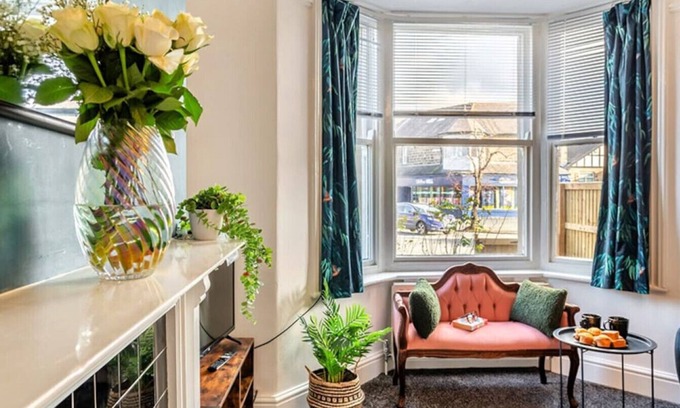 Harrogate Apartment | Spacious 4 Bedroom Townhouse with Kitchen in Harrogate
