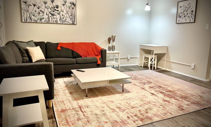 South Bend House | Inviting 4-Bed Home: Just 2 Miles from ND with Great Ratings