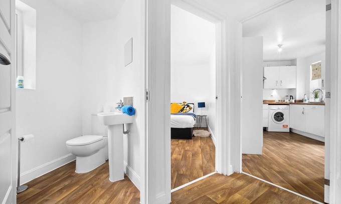 Welford House | Spacious 4-Bed House in Leicester with Free Parking