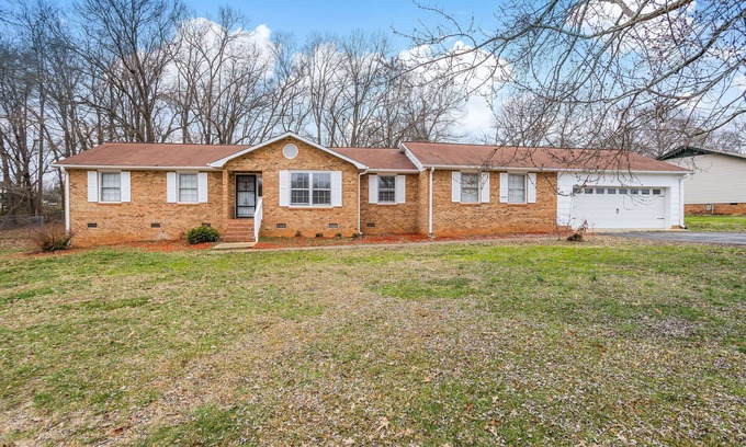 Valley Falls House | Spacious 4-bedroom house in serene Boiling Springs with AC