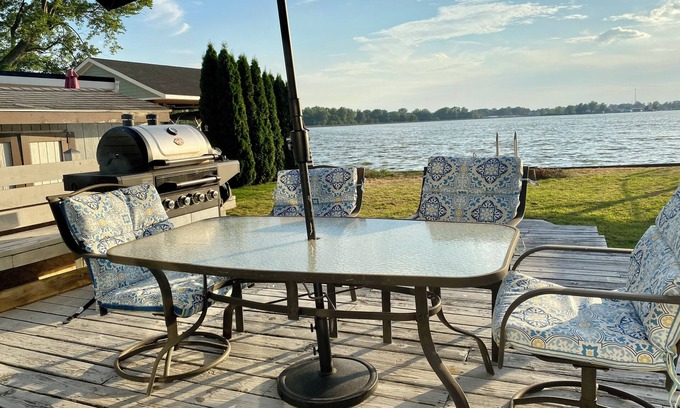 Saint Johns House | Spacious 4-bedroom Waterfront house in beautiful Russells Point with WiFi!
