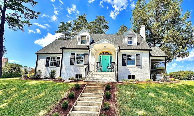 Clarksville House | Spacious 4 bedroom, 4 bathroom home with lots of fun to offer for everyone