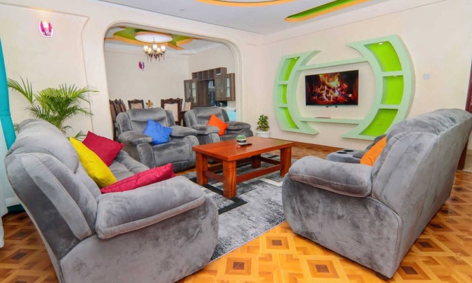 Naivasha Villa | Spacious 4-bedroom apartment in Naivasha close to Hells Gate National Park